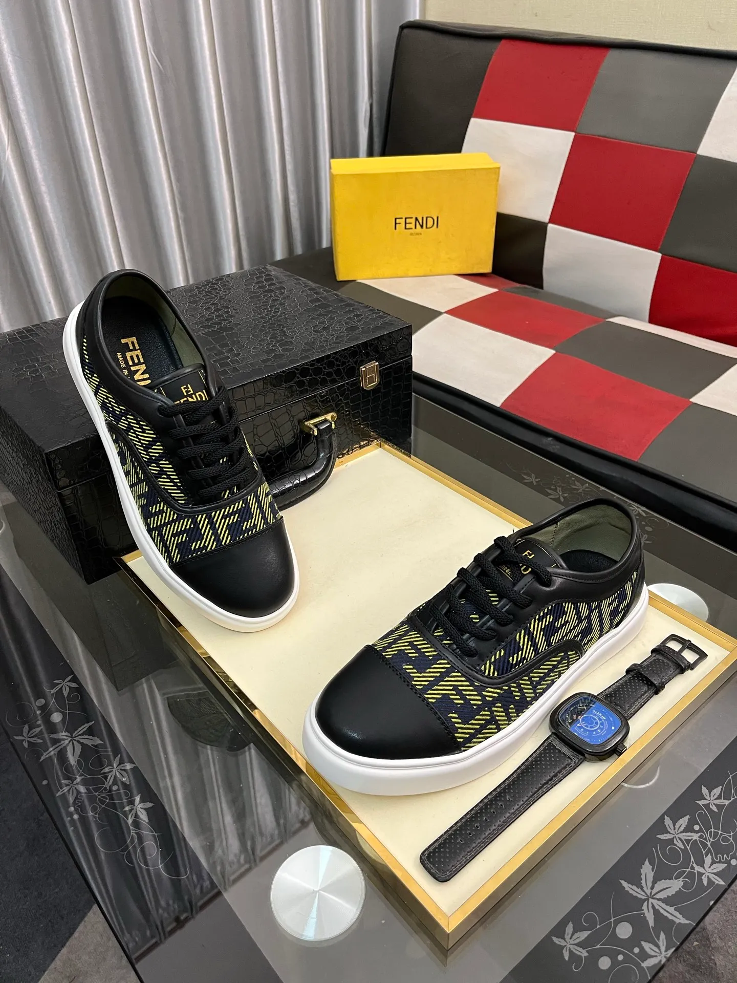 Men's Men's Shoes 💰400⌚️⌚️[Fendi] Fendi's latest casual shoes for men! Available at counters simultaneously! A one-to-one replica of the original. All imported official website one-to-one cowhide fabric. The interior is made of top-grade sheepskin, and the original factory-supplied rubber outsole is used. Leading new fashion concepts. Matching code: 38-443️⃣Colors available